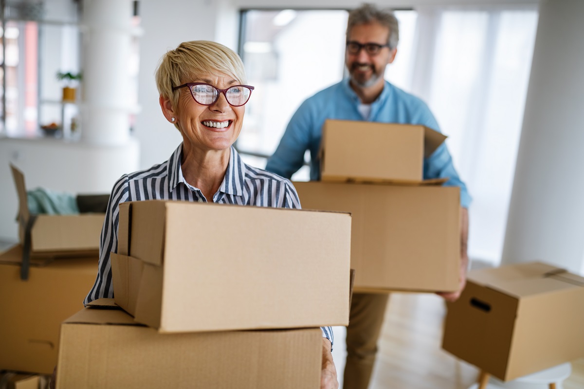 Portrait,Of,Happy,Senior,Couple,In,Love,Moving,In,New
